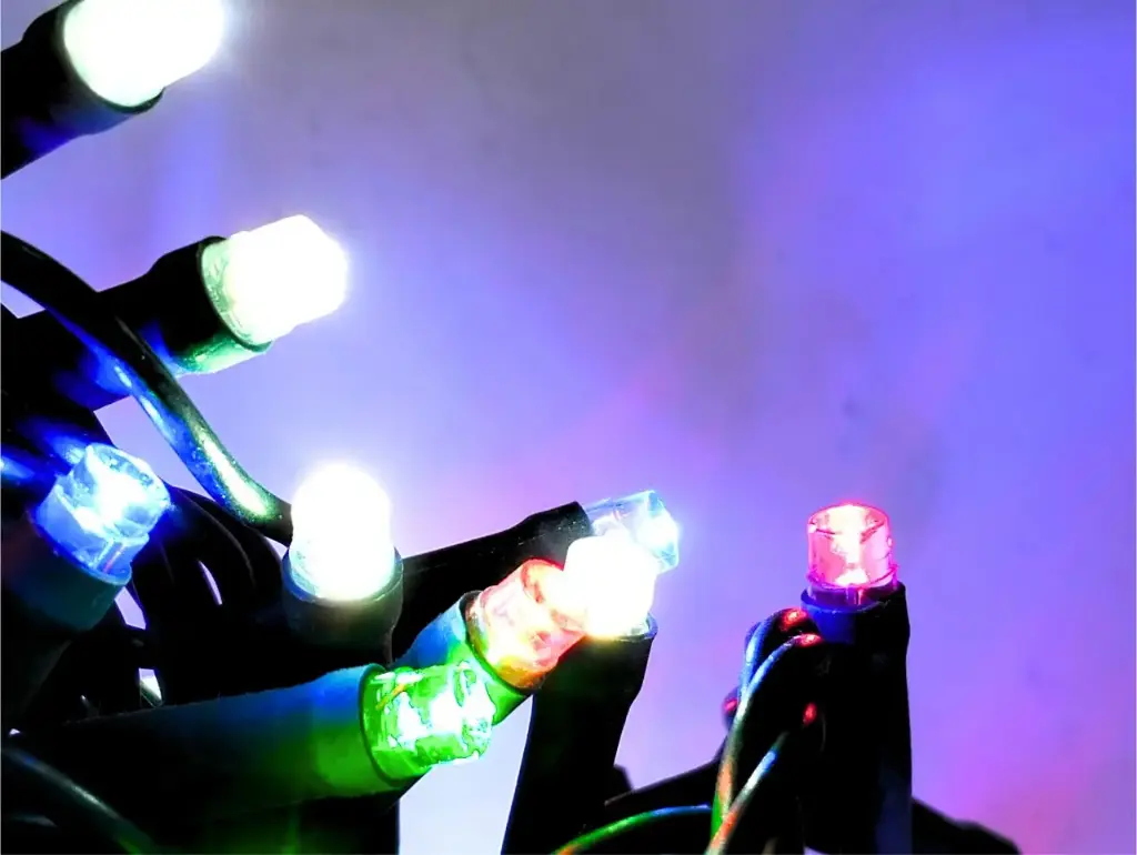 Lempučių girlianda POLAMP, 10m, 100 LED, įvairiaspalvė, žaliu laidu, IP44