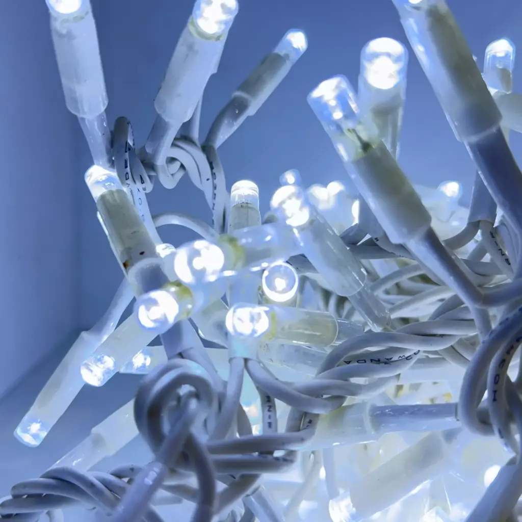 PROfesionali tanki lempučių girlianda POLAMP, 5m (2,5+2,5), 300 LED, šaltai balta, baltu laidu, IP67