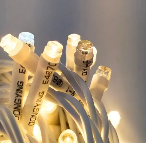 [POL-LSLf10M-WW-W] FLASH lempučių girlianda POLAMP, 10m, 80+20 LED, šiltai balta, baltu laidu, IP44